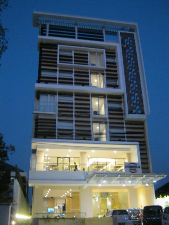 Cordela Hotel Cirebon Exterior foto