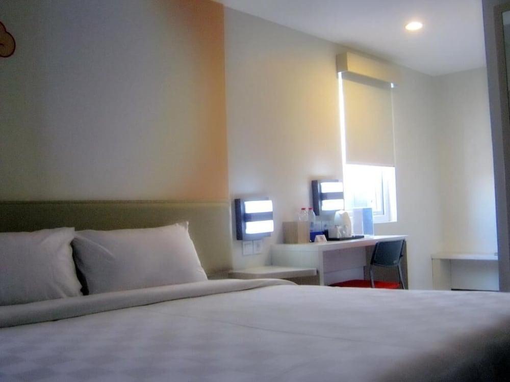 Cordela Hotel Cirebon Exterior foto