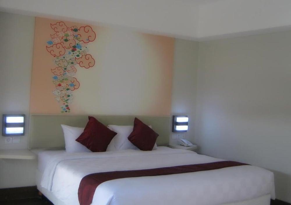Cordela Hotel Cirebon Exterior foto